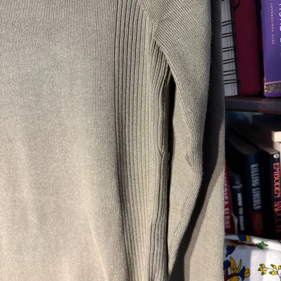 NEW CHICO’s Olive Turtleneck Sweater for Women M - Picture 7 of 8